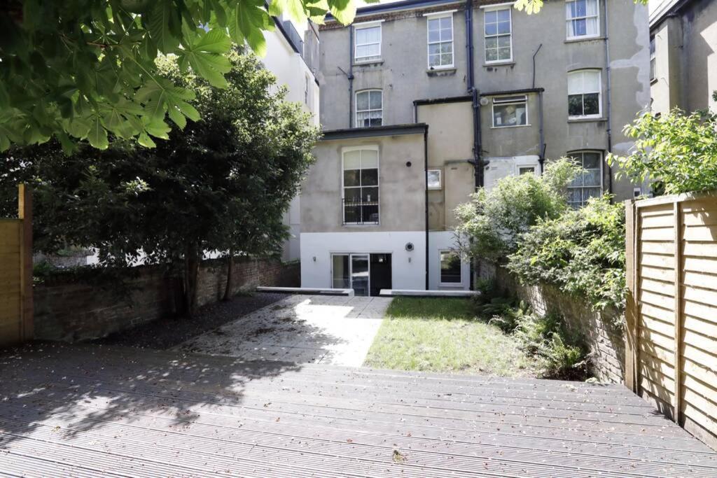 2 Bedrooms Close To The Beach With Garden And Own Entrance ! Brighton Exteriör bild