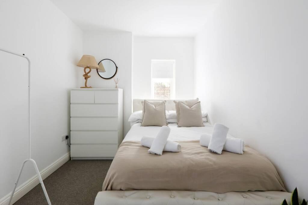 2 Bedrooms Close To The Beach With Garden And Own Entrance ! Brighton Exteriör bild