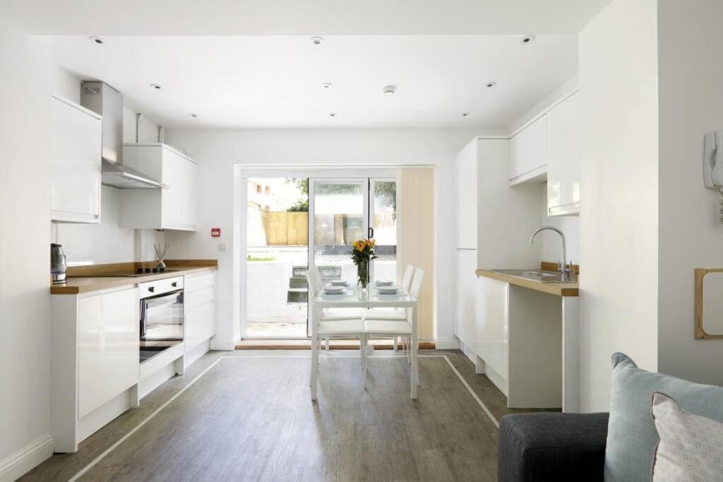 2 Bedrooms Close To The Beach With Garden And Own Entrance ! Brighton Exteriör bild