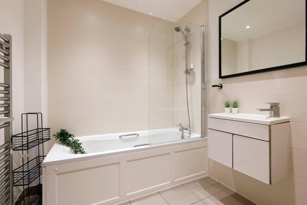 2 Bedrooms Close To The Beach With Garden And Own Entrance ! Brighton Exteriör bild